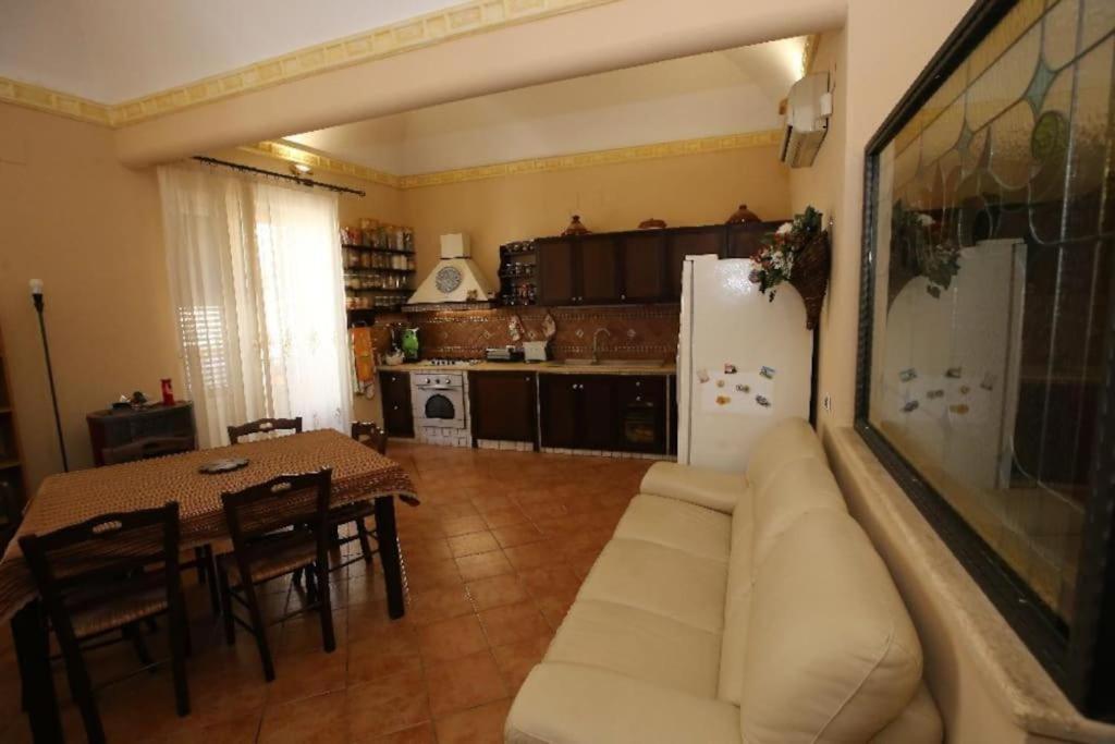 Laura Affittacamere Palermo Buitenkant foto